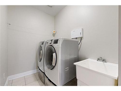 4 Brigham Avenue, Binbrook, ON - Indoor Photo Showing Laundry Room