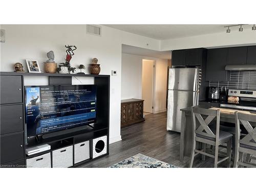 1117 Cooke Boulevard, Burlington, ON - Indoor Photo Showing Kitchen