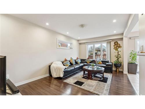 65 Curzon Crescent, Guelph, ON - Indoor Photo Showing Living Room