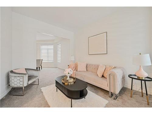 15 Sanford Circle, Springwater, ON - Indoor Photo Showing Living Room