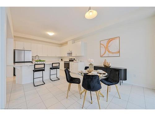 15 Sanford Circle, Springwater, ON - Indoor Photo Showing Dining Room