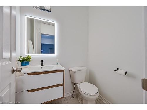 15 Sanford Circle, Springwater, ON - Indoor Photo Showing Bathroom