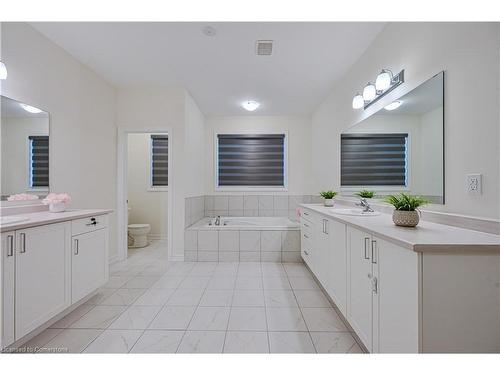 15 Sanford Circle, Springwater, ON - Indoor Photo Showing Bathroom