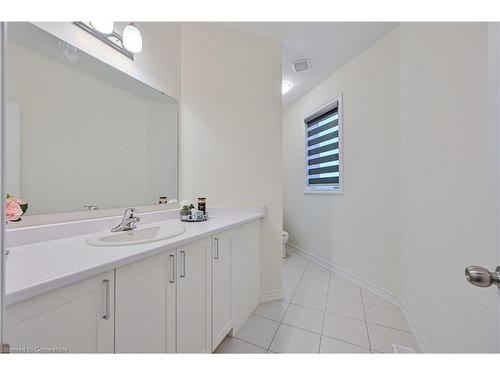 15 Sanford Circle, Springwater, ON - Indoor Photo Showing Bathroom