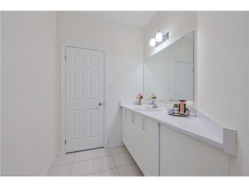 15 Sanford Circle, Springwater, ON - Indoor Photo Showing Bathroom