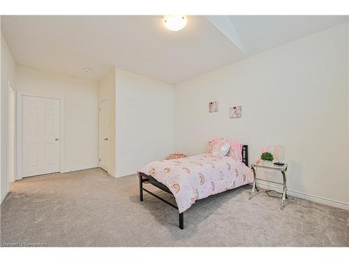 15 Sanford Circle, Springwater, ON - Indoor Photo Showing Bedroom