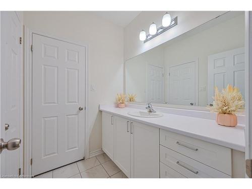 15 Sanford Circle, Springwater, ON - Indoor Photo Showing Bathroom