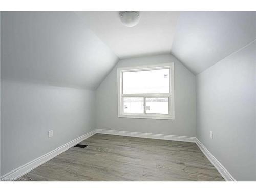 Upper-305 Weir Street N, Hamilton, ON - Indoor Photo Showing Other Room