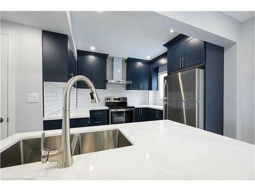 Upper-305 Weir Street N, Hamilton, ON - Indoor Photo Showing Kitchen With Upgraded Kitchen