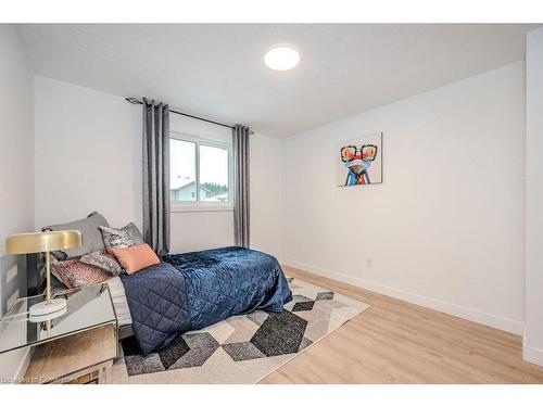 53 Deerpath Drive, Guelph, ON - Indoor Photo Showing Bedroom