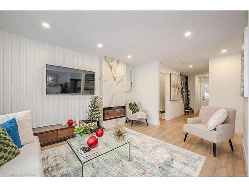 53 Deerpath Drive, Guelph, ON - Indoor Photo Showing Living Room