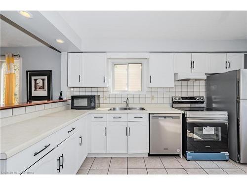 402 Imperial Road S, Guelph, ON - Indoor Photo Showing Kitchen With Double Sink