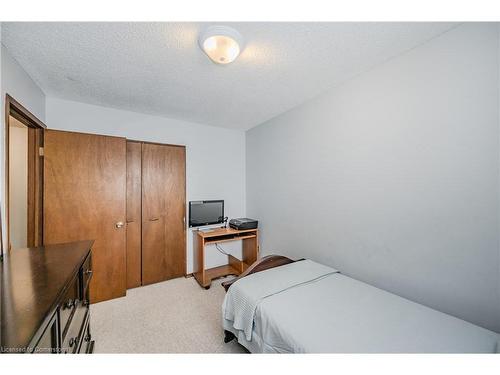 402 Imperial Road S, Guelph, ON - Indoor Photo Showing Bedroom