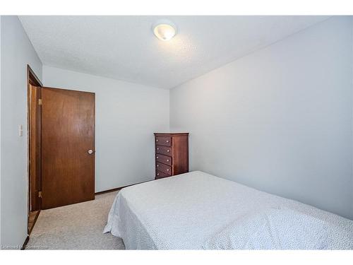 402 Imperial Road S, Guelph, ON - Indoor Photo Showing Bedroom