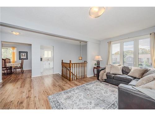 402 Imperial Road S, Guelph, ON - Indoor Photo Showing Living Room