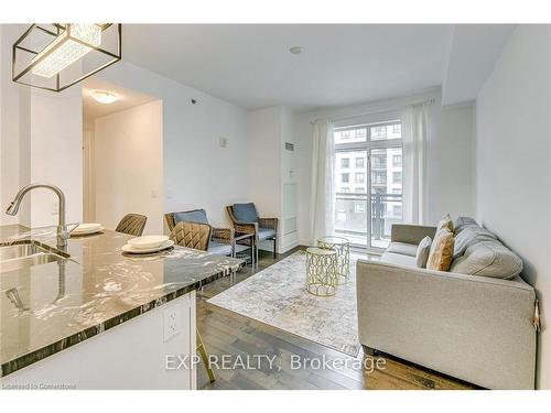 403-2490 Old Bronte Road, Oakville, ON - Indoor Photo Showing Living Room