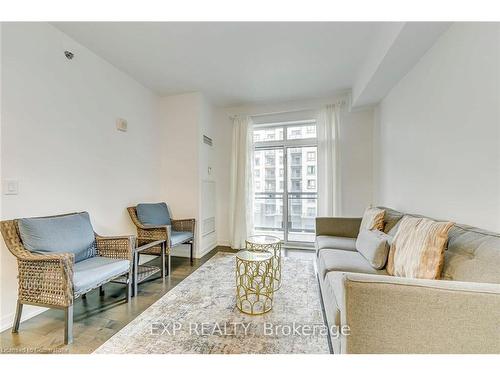 403-2490 Old Bronte Road, Oakville, ON - Indoor Photo Showing Living Room