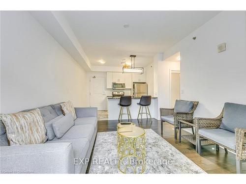 403-2490 Old Bronte Road, Oakville, ON - Indoor Photo Showing Living Room