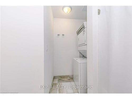 403-2490 Old Bronte Road, Oakville, ON - Indoor Photo Showing Laundry Room