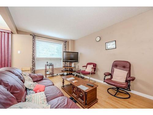 1029 Elgin St N, Cambridge, ON - Indoor Photo Showing Living Room