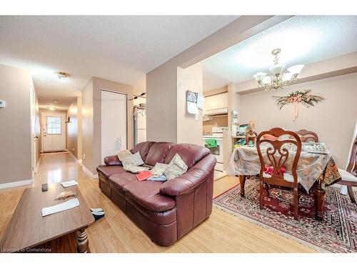 1029 Elgin St N, Cambridge, ON - Indoor Photo Showing Living Room