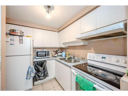 1029 Elgin St N, Cambridge, ON - Indoor Photo Showing Kitchen With Double Sink