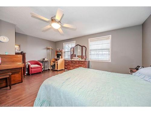 1029 Elgin St N, Cambridge, ON - Indoor Photo Showing Bedroom