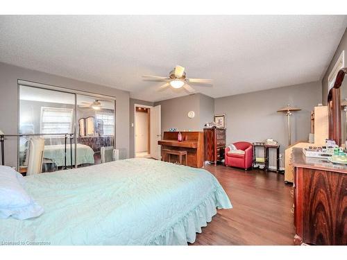 1029 Elgin St N, Cambridge, ON - Indoor Photo Showing Bedroom