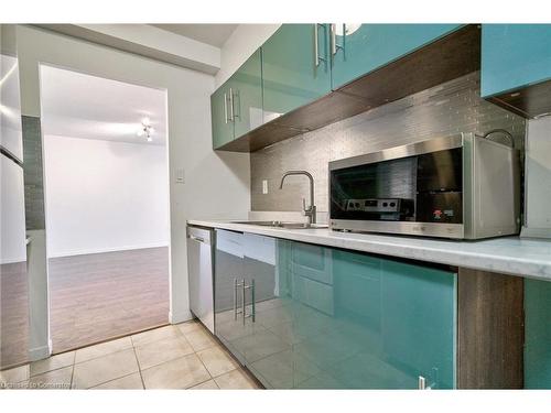 1714-390 Dixon Road, Toronto, ON - Indoor Photo Showing Kitchen