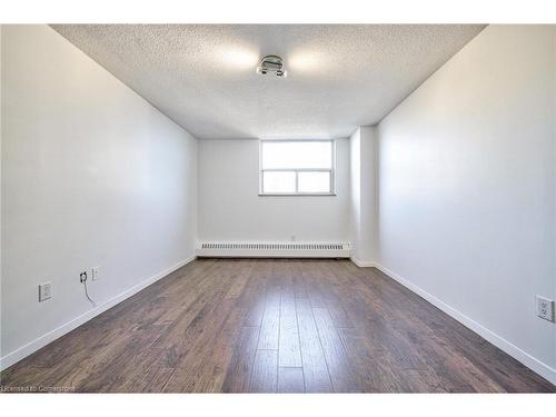 1714-390 Dixon Road, Toronto, ON - Indoor Photo Showing Other Room