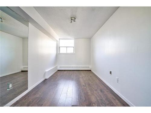 1714-390 Dixon Road, Toronto, ON - Indoor Photo Showing Other Room