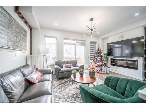 50 Adventura Road, Peel, ON - Indoor Photo Showing Living Room