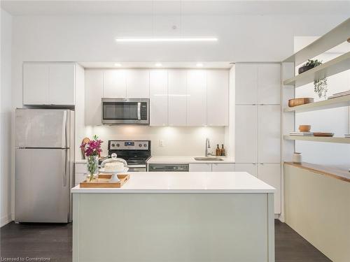 B209-5240 Dundas Street Street, Burlington, ON - Indoor Photo Showing Kitchen With Upgraded Kitchen