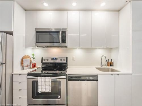 B209-5240 Dundas Street Street, Burlington, ON - Indoor Photo Showing Kitchen With Upgraded Kitchen