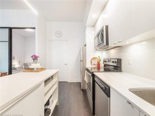 B209-5240 Dundas Street Street, Burlington, ON - Indoor Photo Showing Kitchen With Upgraded Kitchen