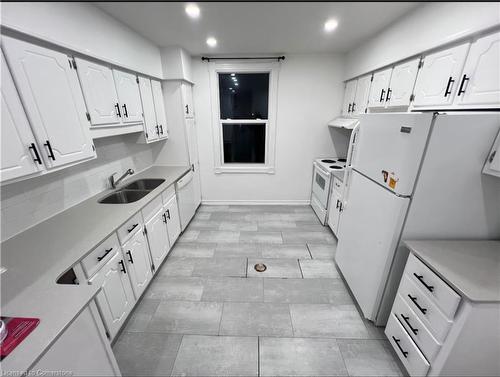 981 Hackett Street, London, ON - Indoor Photo Showing Kitchen With Double Sink