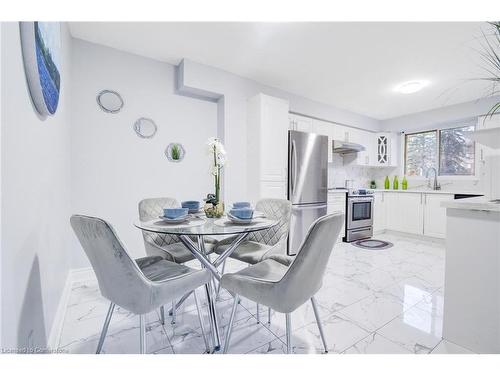 5-445 Pioneer Drive, Kitchener, ON - Indoor Photo Showing Dining Room