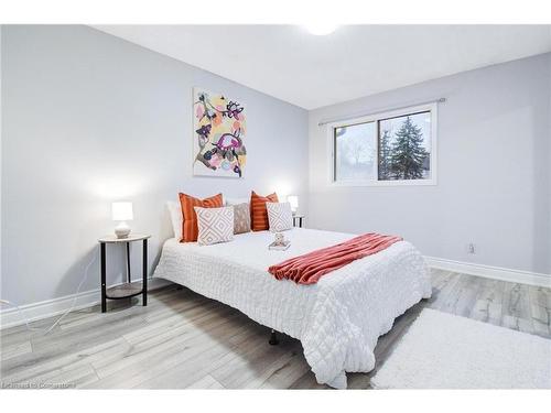 5-445 Pioneer Drive, Kitchener, ON - Indoor Photo Showing Bedroom