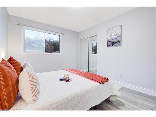 5-445 Pioneer Drive, Kitchener, ON - Indoor Photo Showing Bedroom