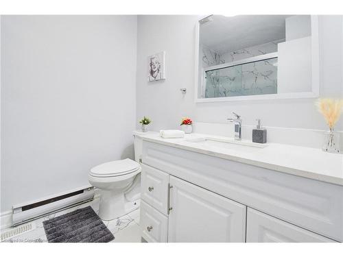 5-445 Pioneer Drive, Kitchener, ON - Indoor Photo Showing Bathroom