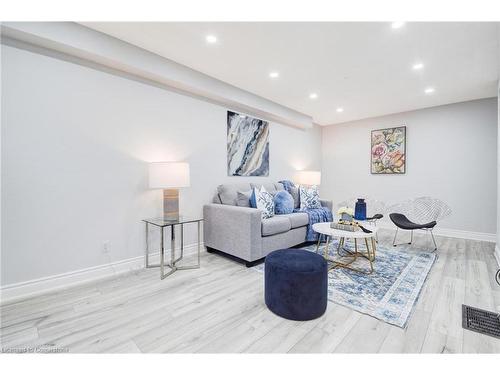 5-445 Pioneer Drive, Kitchener, ON - Indoor Photo Showing Living Room