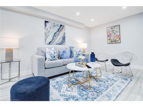 5-445 Pioneer Drive, Kitchener, ON - Indoor Photo Showing Living Room