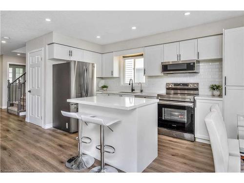 Upper-608 Woolgrass Avenue, Waterloo, ON - Indoor Photo Showing Kitchen With Upgraded Kitchen