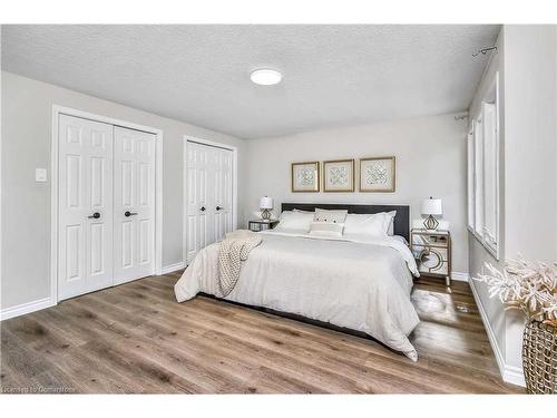 Upper-608 Woolgrass Avenue, Waterloo, ON - Indoor Photo Showing Bedroom