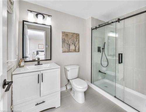 Upper-608 Woolgrass Avenue, Waterloo, ON - Indoor Photo Showing Bathroom