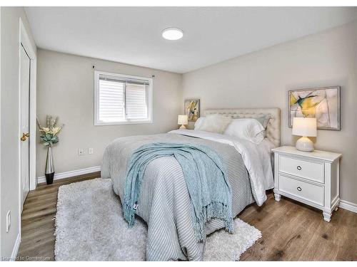 Upper-608 Woolgrass Avenue, Waterloo, ON - Indoor Photo Showing Bedroom