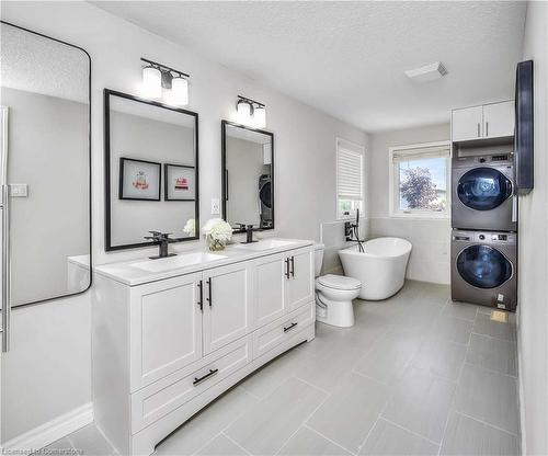 Upper-608 Woolgrass Avenue, Waterloo, ON - Indoor Photo Showing Bathroom