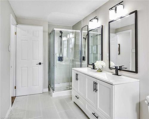 Upper-608 Woolgrass Avenue, Waterloo, ON - Indoor Photo Showing Bathroom