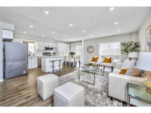 Upper-608 Woolgrass Avenue, Waterloo, ON - Indoor Photo Showing Living Room