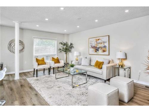 Upper-608 Woolgrass Avenue, Waterloo, ON - Indoor Photo Showing Living Room